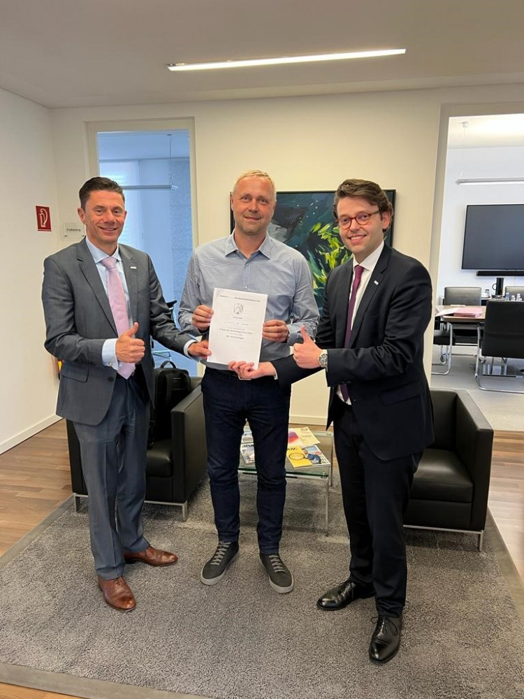 Picture: f.l.t.r.: Thomas Biedermann, Chairman of the Board of Management RWTÜV GmbH, Peter Mörbitz, Managing Director MN Ingenieure, Fabian Fechner, Managing Director RWTÜV GmbH. © RWTÜV GmbH