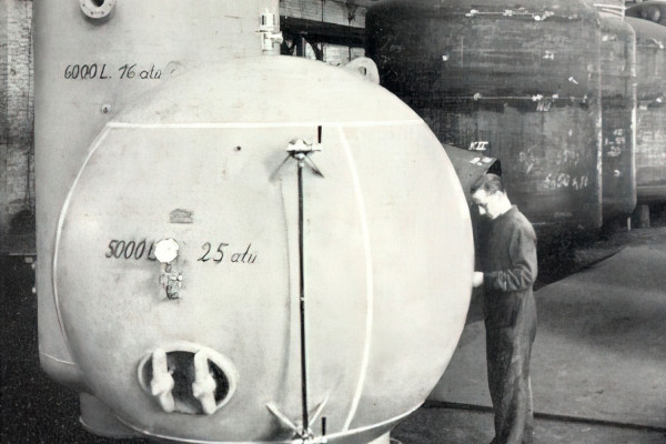 Untersuchung an einem kugelförmigen Druckwasserbehälter in Siegen, 1954