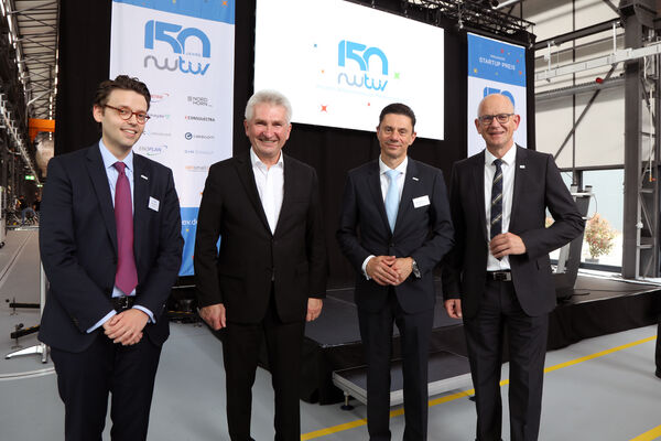 Schirmherr Dr. Andreas Pinkwart und RWTÜV Geschäftsleitung 